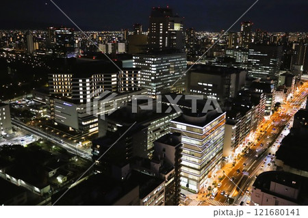 黄昏大阪、夕焼けの大阪、マジックアワー大阪、大阪中央区、オオサカ、大阪湾に沈む夕日 121680141