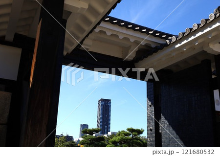ファインタワー大手前、タワマン、大阪タワーマンション、紅葉、大阪城公園、大阪城散歩、秋の大阪城 ファインタワー大手前、タワマン、大阪タワーマンション、紅葉、大阪城公園、大阪城散歩、秋の大阪城 121680532