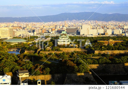 大阪城、秋、紅葉、大阪城公園、天高く肥ゆる秋の空、大阪城散歩、大阪観光、インバウンド、秋の大阪城 大阪城、秋、紅葉、大阪城公園、天高く肥ゆる秋の空、大阪城散歩、大阪観光、インバウンド、秋の大阪城 121680544