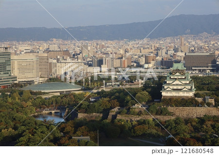 大阪城、秋、紅葉、大阪城公園、天高く肥ゆる秋の空、大阪城散歩、大阪観光、インバウンド、秋の大阪城 大阪城、秋、紅葉、大阪城公園、天高く肥ゆる秋の空、大阪城散歩、大阪観光、インバウンド、秋の大阪城 121680548