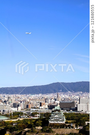 大阪城、秋、紅葉、大阪城公園、天高く肥ゆる秋の空、大阪城散歩、大阪観光、インバウンド、秋の大阪城 121680555