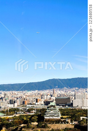 大阪城、秋、紅葉、大阪城公園、天高く肥ゆる秋の空、大阪城散歩、大阪観光、インバウンド、秋の大阪城 121680558