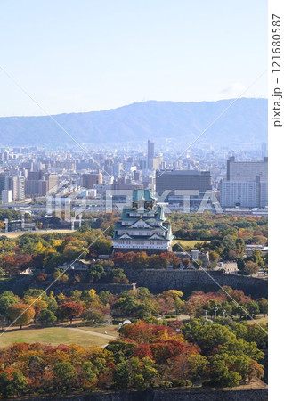 大阪城、秋、紅葉、大阪城公園、天高く肥ゆる秋の空、大阪城散歩、大阪観光、インバウンド、秋の大阪城 121680587
