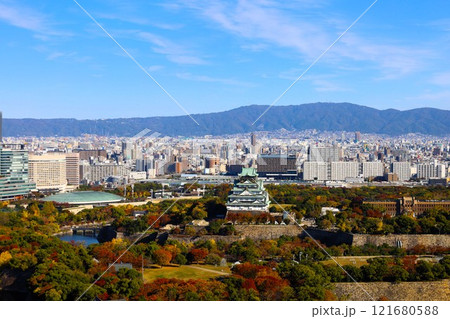 大阪城、秋、紅葉、大阪城公園、天高く肥ゆる秋の空、大阪城散歩、大阪観光、インバウンド、秋の大阪城 大阪城、秋、紅葉、大阪城公園、天高く肥ゆる秋の空、大阪城散歩、大阪観光、インバウンド、秋の大阪城 121680588