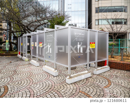屋外にある公衆喫煙所(指定喫煙場所) 屋外にある公衆喫煙所(指定喫煙場所) 121680611