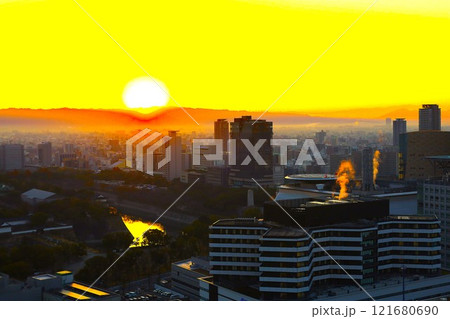 初日の出、日の出、サンライズ、迎春、正月、大阪城、大阪城公園、冬の日の出、ウィンターサンライズ 121680690