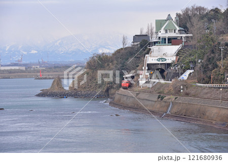 雨晴海岸 富山県高岡市 氷見線 雨晴海岸 富山県高岡市 氷見線 121680936