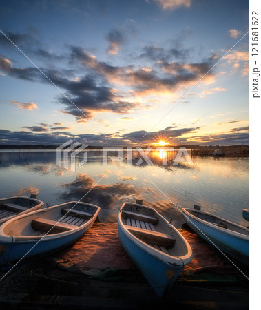 印旛沼の冬の朝 121681622