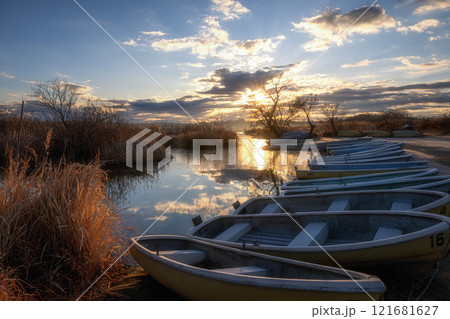 印旛沼の冬の朝 121681627