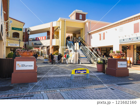 多摩ニュータウン 南大沢の三井アウトレットパーク入口 多摩ニュータウン 南大沢の三井アウトレットパーク入口 121682160