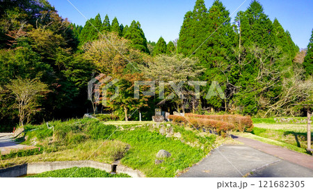 熊本県阿蘇市の池山水源 121682305