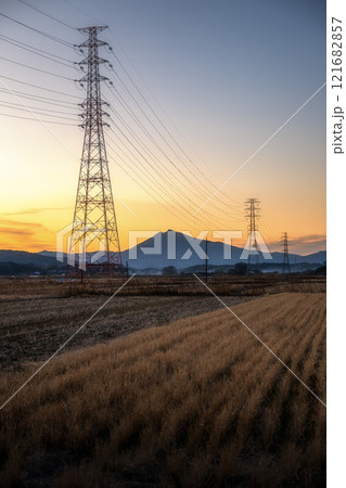 筑波山を染める夕陽 121682857