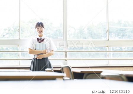 女子高生のポートレート カメラ目線 女子高生のポートレート カメラ目線 121683110