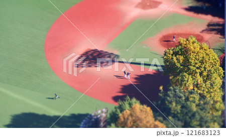 俯瞰で見る野球場　チルトシフト　ジオラマ 121683123