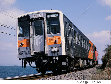 1987年 予讃線浅海駅付近を走るキハ54 1987年 予讃線浅海駅付近を走るキハ54 121683388