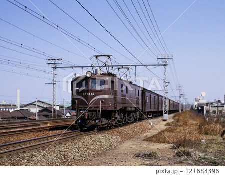 1976年東海道本線西宮市を走るEF58荷物列車 1976年東海道本線西宮市を走るEF58荷物列車 121683396