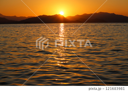 瀬戸内海の初日の出　2025年1月1日撮影 121683981