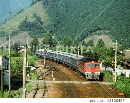 1976年 紀勢本線 船津駅に着くDF50の急行列車 1976年 紀勢本線 船津駅に着くDF50の急行列車 121684974