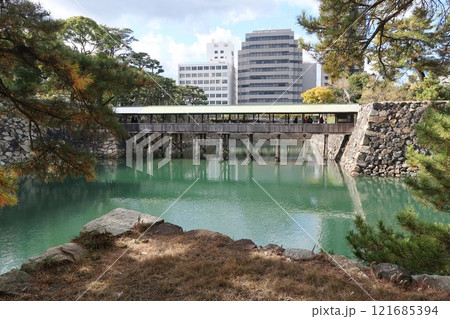 本丸へ渡る鞘橋 121685394