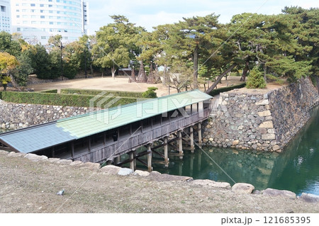 本丸へ渡る鞘橋 本丸へ渡る鞘橋 121685395