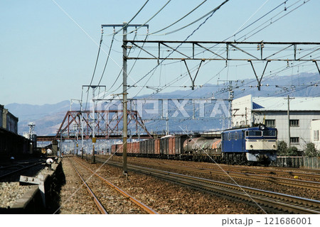 1977年 東海道本線西ノ宮駅付近を走るEF60の貨物列車 1977年 東海道本線西ノ宮駅付近を走るEF60の貨物列車 121686001
