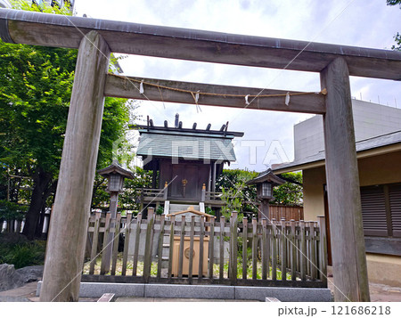 厳嶋神社(抜弁天)の鳥居と社殿【東京都新宿区】 厳嶋神社(抜弁天)の鳥居と社殿【東京都新宿区】 121686218