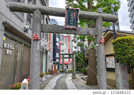 厳嶋神社(抜弁天)の鳥居【東京都新宿区】 厳嶋神社(抜弁天)の鳥居【東京都新宿区】 121686222