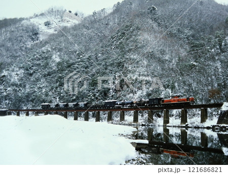 1977年　伯備線　井倉駅付近の雪景色 121686821