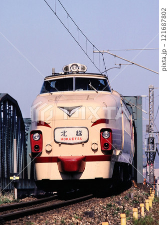 1980年　北陸本線　高岡駅付近を走る485系北越 121687802