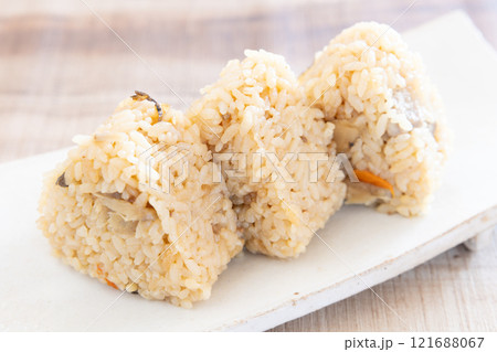 おいしい鶏めしのお握り 121688067