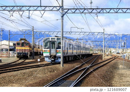 三岐鉄道、保々車両基地の留置車両群 121689007
