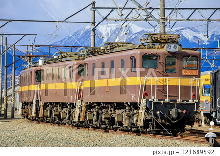 三岐鉄道、保々車両基区に留置中のED5081形電気機関車 121689592