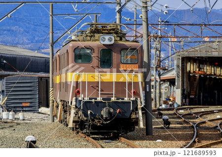 三岐鉄道、保々車両基区に留置中のED5081形電気機関車 121689593