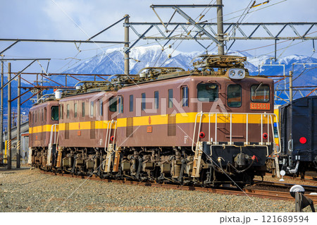 三岐鉄道、保々車両基区に留置中のED5081形電気機関車 121689594