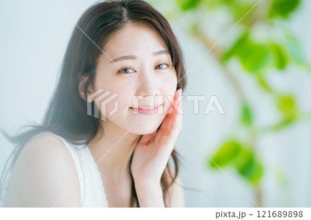 若い女性の美容イメージ 若い女性の美容イメージ 121689898