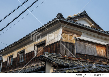日本の岡山県玉野市八浜の古くて美しい建物 121689932