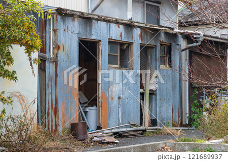 日本の岡山県玉野市八浜の古くて美しい建物 日本の岡山県玉野市八浜の古くて美しい建物 121689937