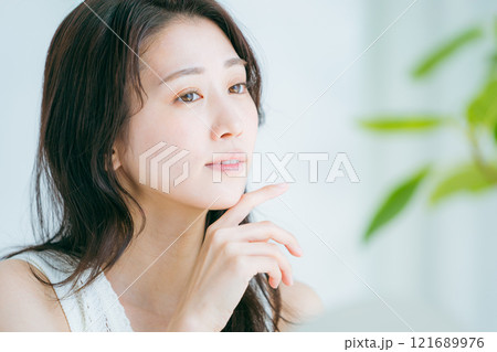 若い女性の美容イメージ 121689976