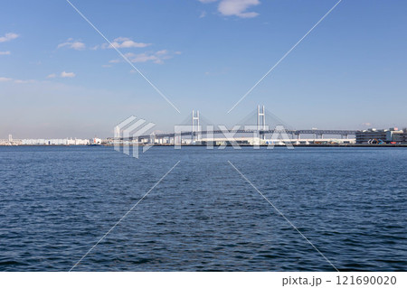 山下公園より望む横浜港とベイブリッジ 山下公園より望む横浜港とベイブリッジ 121690020