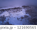 マジックアワーの冬登山 121690565