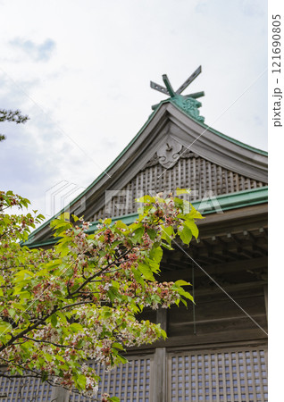 青森　津軽　高山稲荷神社　拝殿 121690805