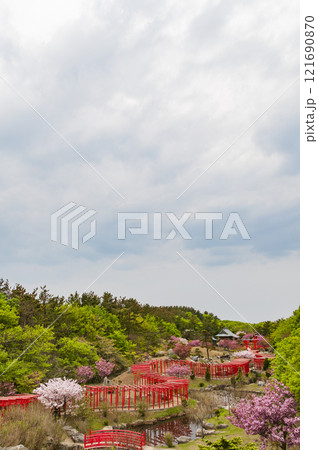 青森 津軽 高山稲荷神社の千本鳥居 青森 津軽 高山稲荷神社の千本鳥居 121690870