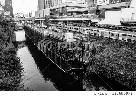東京再開発 中央線御茶ノ水駅バリアフリー整備工事 2024.12　a-6 モノクロ 121690972