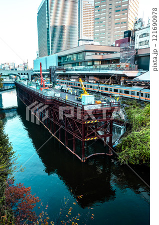 東京再開発 中央線御茶ノ水駅バリアフリー整備工事 2024.12　b-4 ライトトーン 121690978