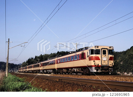 1980年 北陸本線津幡駅付近を走る特急ひだ 1980年 北陸本線津幡駅付近を走る特急ひだ 121691965