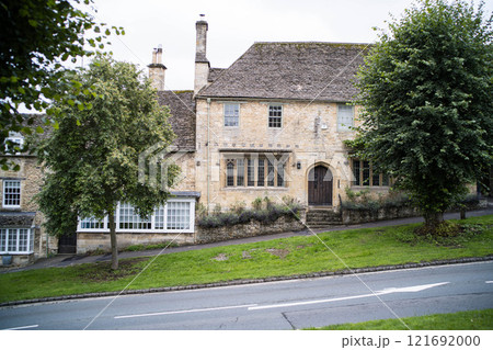 コッツウォルズ地方(バーフォード)の街並み2 121692000