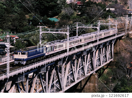 1987年　東海道本線根府川駅付近を走るやすらぎ 121692617