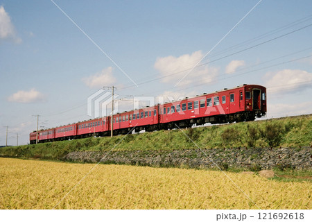 1983年 東北本線下田駅付近を走る50系レッドトレイン 1983年 東北本線下田駅付近を走る50系レッドトレイン 121692618