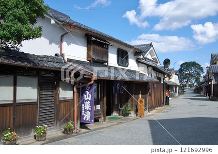 兵庫県丹波篠山市:篠山/河原町妻入商家群の町並み 兵庫県丹波篠山市:篠山/河原町妻入商家群の町並み 121692996