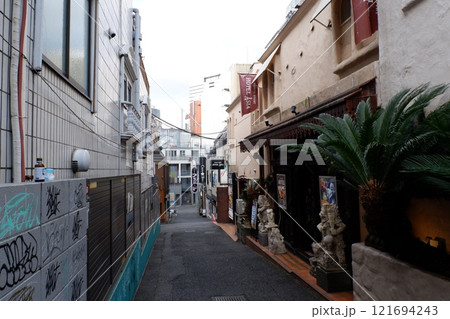 渋谷区円山町のラブホ街 121694243